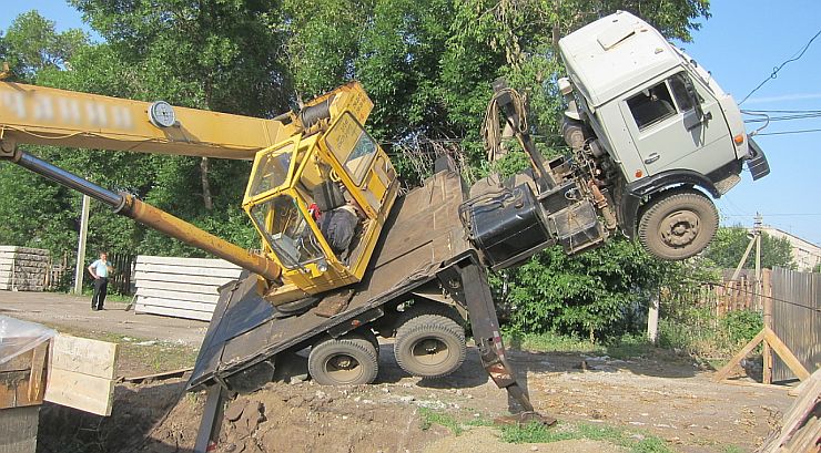 Что бывает, когда не используют надежные подкладки под аутригеры